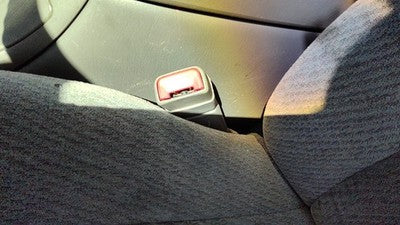 2000-02 Oldsmobile Intrigue Driver Left Front Seat Belt Buckle Receiver Gray 14B