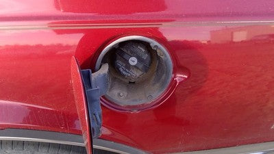 1990-1991 Olds Eighty Eight Fuel Filler Neck Assembly With Gas Cap Oem 22519390