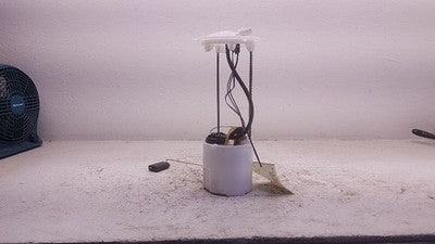 2005-2006 Jeep Liberty Fuel Pump Assembly With Sending Unit 3.7l 05140829ab