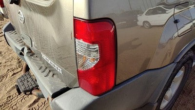 2002-2004 Nissan Xterra Passenger Right Tail Light Brake Lamp Oem Rear