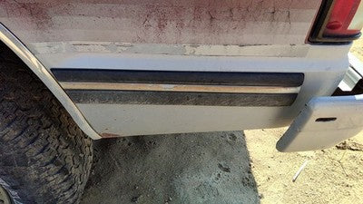 1993 S10 Blazer Driver Left Rear Moulding On Quarter Panel Oem