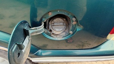 1995-1996 S10 Blazer Fuel Filler Neck Assembly With Gas Cap Oem 15712084