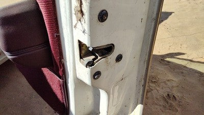 1987 Olds Ciera Passenger Right Front Door Latch With Rods/Cables Oem
