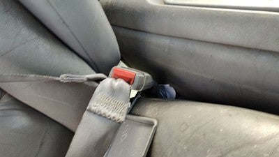 1999 Chevy Suburban Passenger Right Front Seat Belt Buckle Receiver Oem Gray 132