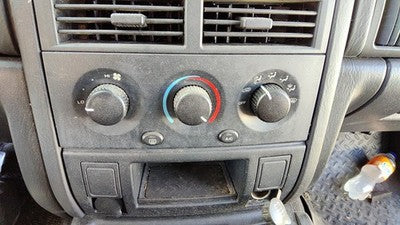 99-04 Jeep Grand Cherokee Temperature Control Module In Dash Heater Ac Head Unit