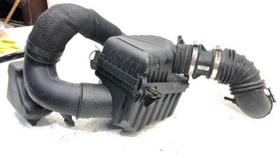 05-09 Tucson Complete Air Intake Cleaner Filter Box Housing With Tube 2.7L