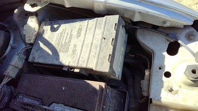 2006-2007 Dodge Caravan Engine Fuse Box With Control Module Computer Oem 3.8l