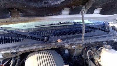 2005 Chevy Suburban Windshield Wiper Cowl Vent Trim Panel Oem Grille