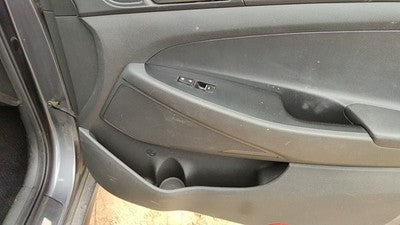 16-18 Hyundai Tucson Passenger Right Front Inside Door Trim Panel Only Black Try