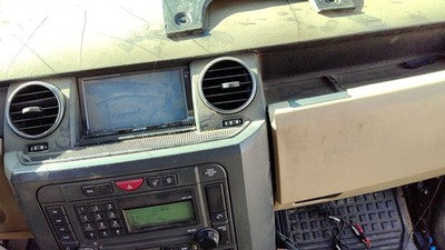 2005-2006 Land Rover Lr3 Trim Bezel Around Radio Surround Dash Panel Oem