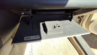 03-05 Cadillac Cts Glove Box Assembly Complete Door With Latch Oem Neutral 702