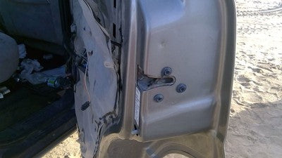 2000-2006 Chevy Tahoe Passenger Right Rear Door Latch With Rods/cables Oem Back