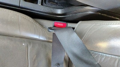 2004 Mitsubishi Endeavor Driver Left Front Seat Belt Buckle Oem 02q Sand Blast