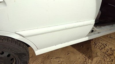 01-02 Rio Passenger Right Rear Moulding From Door Back Trim Strip Sedan White