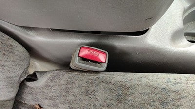 00-05 Chevy Malibu Passenger Right Front Seat Belt Buckle Receiver Oem 92d Gray