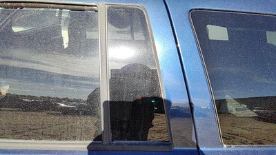 99-04 Grand Cherokee Driver Left Rear Vent Window Back Door Glass With Frame