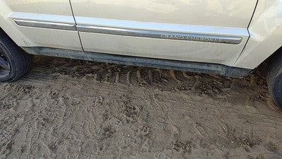 07-10 Grand Cherokee Passenger Right Lower Rocker Panel Moulding Side Skirt Oem