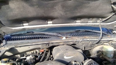2001 Chevy Tahoe Windshield Wiper Cowl Vent Trim Panel Oem Grille