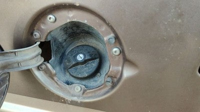1992-1999 Chevy Suburban Fuel Filler Neck Assembly With Gas Cap Oem 15644293