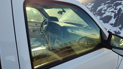 2000-2006 Chevy Suburban Passenger Right Front Side Window Door Glass Oem
