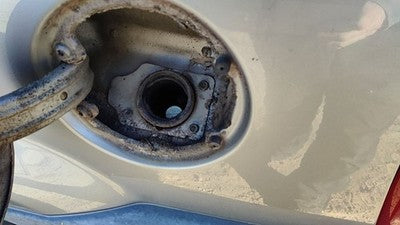 1999-2001 Jeep Grand Cherokee Fuel Filler Neck Assembly With Gas Cap Oem