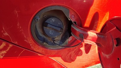 2005-2010 Chevy Cobalt Fuel Filler Neck Assembly With Gas Cap Oem 20757861