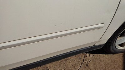 04-08 New Style Malibu Passenger Right Front Moulding From Door Trim White 40U