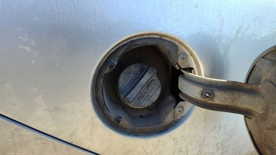 2005-2010 Chevy Cobalt Coupe Fuel Filler Neck Assembly With Gas Cap Oem 25950052