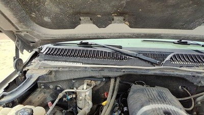 2002 Chevy Silverado 2500 Windshield Wiper Cowl Vent Trim Panel Oem Cover