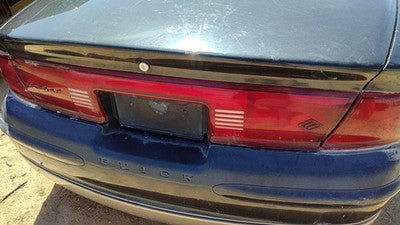 2001-2004 Buick Regal Center Middle Inner Tail Light Brake Lamp Oem Rear