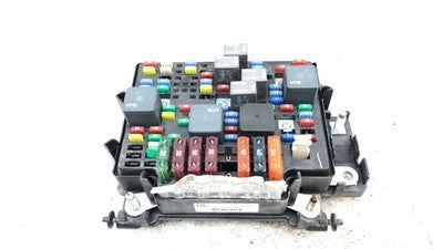 2000-2002 Sierra 2500 Hd Engine Fuse Box Power Distribution Panel Oem 8.1L