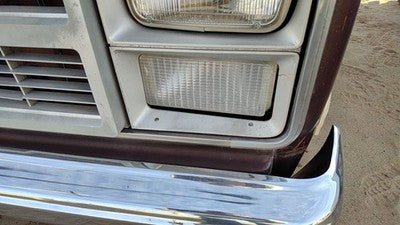 83-88 Gmc Sierra C3500 Driver Left Front Turn Signal Light Lamp Fender Mounted
