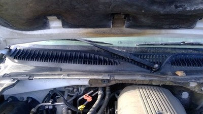 2005 Chevy Suburban Windshield Wiper Cowl Vent Trim Panel Oem Grille