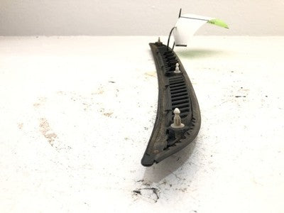 96-04 Nissan Pathfinder Driver Left Rear Quarter Glass Trim Window Moulding Only