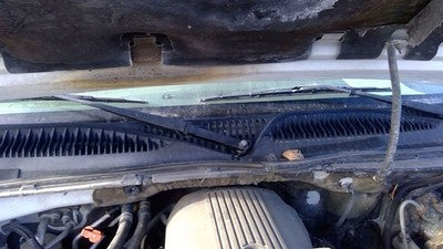 2005 Chevy Suburban Windshield Wiper Cowl Vent Trim Panel Oem Grille