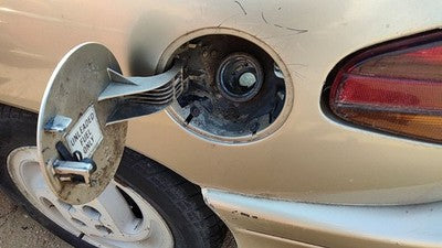 1993-1996 Saturn Sc2 Coupe Fuel Filler Neck Assembly With Gas Cap Oem 21007672