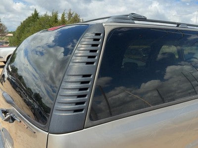 2001 Chevy Suburban Passenger Right Rear Moulding On Quarter Panel Oem