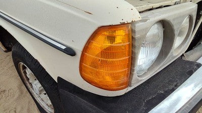 77-85 Mercedes 300Td Passenger Right Front Turn Signal Light Lamp Fender Mounted