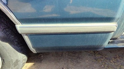 1989 Olds Cutlass Cierra Passenger Right Rear Lower Moulding On Quarter Panel
