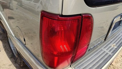 98-00 Navigator Driver Left Tail Light Brake Lamp Rear Outer Quarter Mounted