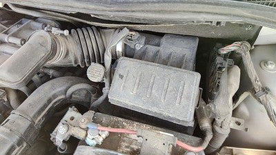 07-10 Versa Complete Air Intake Cleaner Filter Box Housing With Tube Oem 1.8L