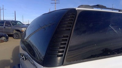 2005 Chevy Suburban Passenger Right Rear Moulding On Quarter Panel Oem