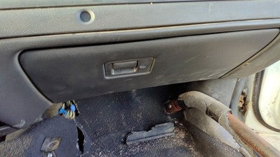 2000-2005 Ford Crown Vic Glove Box Assembly Complete Door With Latch Oem Black