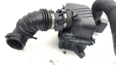 05-09 Tucson Complete Air Intake Cleaner Filter Box Housing With Tube 2.7L