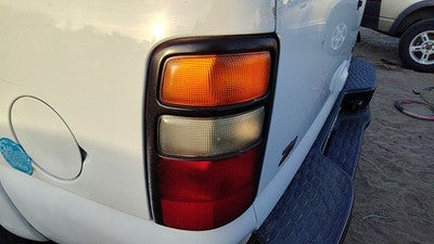 2000-2003 Chevy Suburban Driver Left Tail Light Brake Lamp Oem Rear 19168990