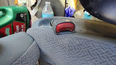 05-07 Caravan Passenger Right Front Seat Belt Buckle Receiver D5 Slate Gray