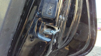2002-2009 Ford Expedition Passenger Right Rear Door Latch With Rods/Cables Back