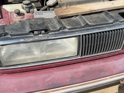 1987-1989 Olds 88 Passenger Right Front Grille Assembly Oem 22530640