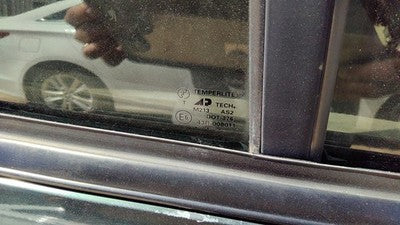 1996-2000 Saturn Sl1 Passenger Right Rear Vent Window Back Door Glass With Frame