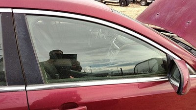 2008-2012 Chevy Malibu Passenger Right Front Side Window Door Glass Oem 15210616
